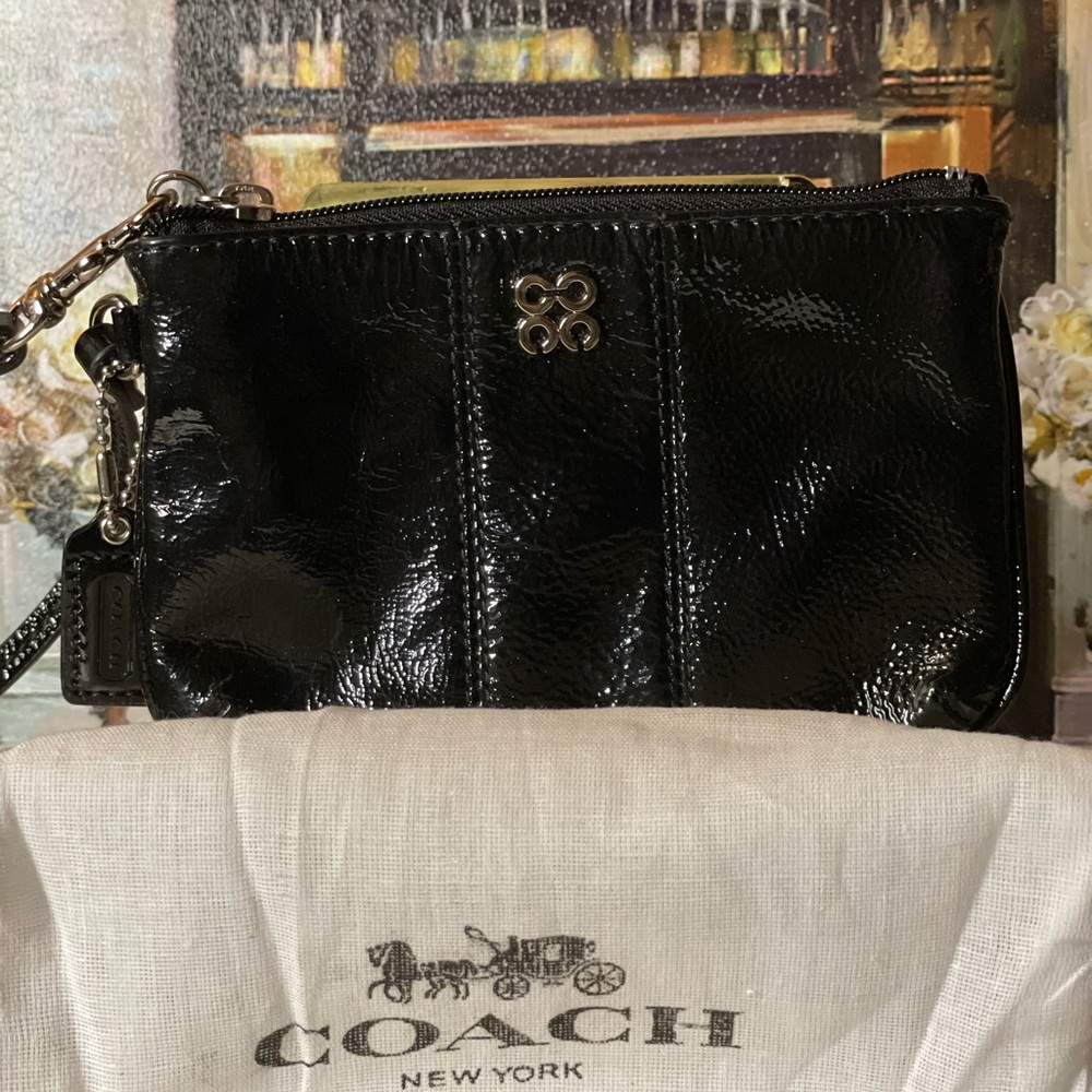 Coach Black Patent Leather Wristlet / Clutch •	Interlocking C Silver Hardware